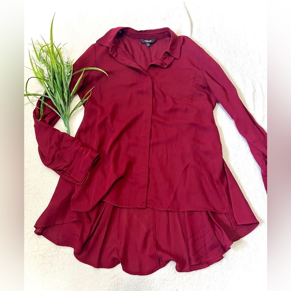 Simply Vera Wang Burgundy Button Down Blouse - Small